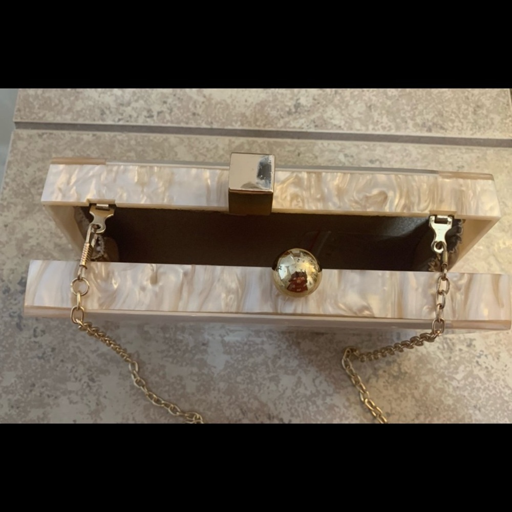 Menurra Acrylic Box Clutch Champagne Cream w/ Glossy Marble Handbag w/Gold Chain - Picture 6 of 12
